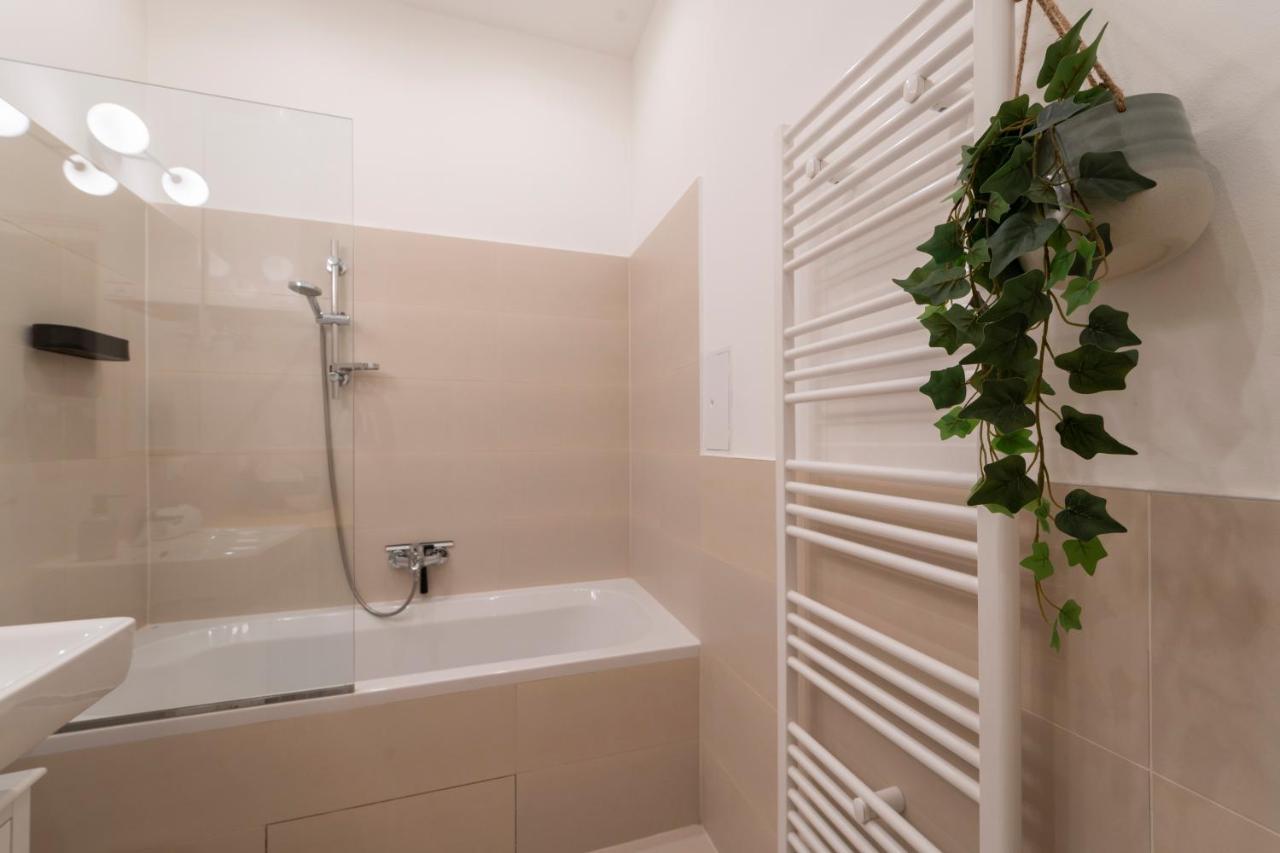 Josef'S Home I Premium Apartment In Ideal Location Виена Екстериор снимка